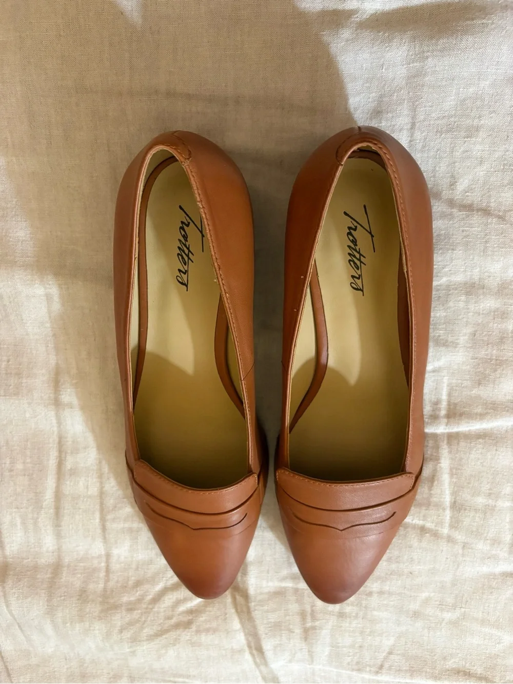 Trotters Joelle Pumps With Penny Loafer Design 8M NWT FLOOR SAMPLE